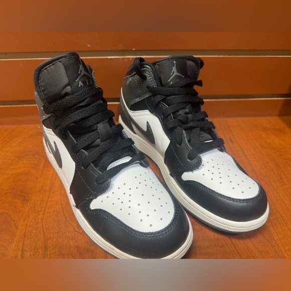 Nike Black and Gray High-Top Sneakers - Picture 1 of 13